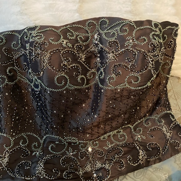 Two Piece Gown - Picture 3 of 4